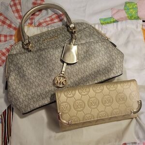 Michael Kors Gold Dome Jet Set With Matching Wallet**